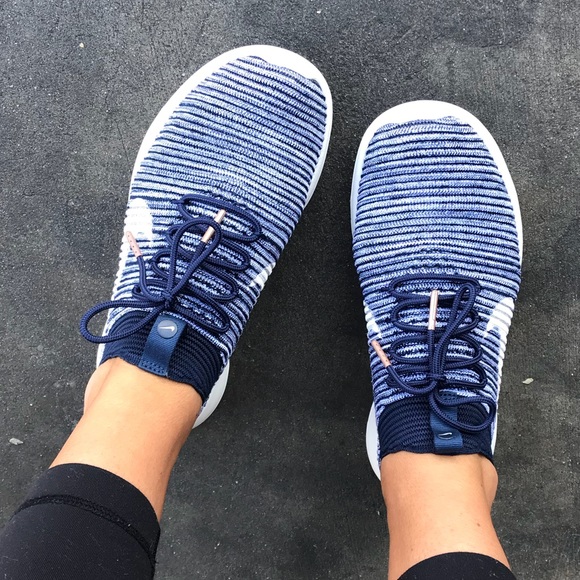 NEW 💙 NIKE ROSHE TWO FLYKNIT SIZE 10.5 WOMEN - Picture 5 of 8